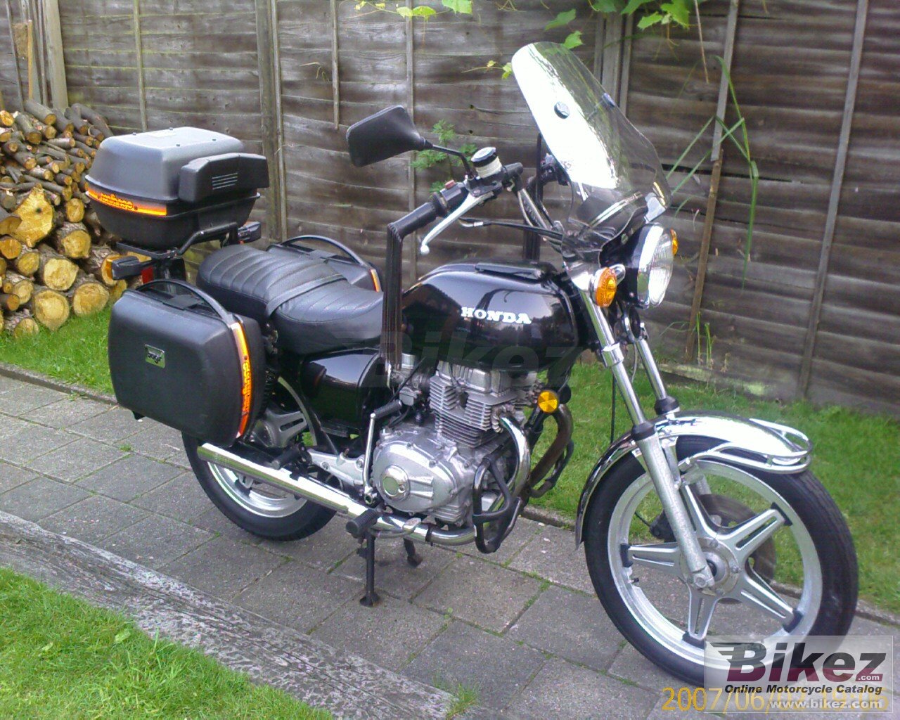 Big  cb 400 t hondamatic picture and wallpaper from Bikez.com